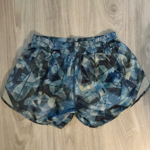 Lululemon Hotty Hot Short II Long 4” - City Shadow Blue Glow (Sz 8) - Picture 8 of 9